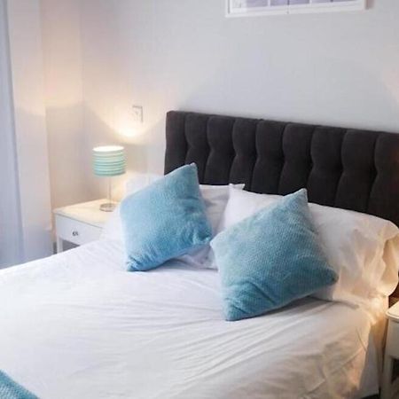 Wood Green Budget Rooms - Next To Mall & Metro Station - 10 Min To City Center Londres Extérieur photo