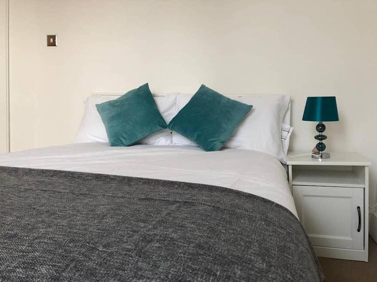 Wood Green Budget Rooms - Next To Mall & Metro Station - 10 Min To City Center Londres Extérieur photo