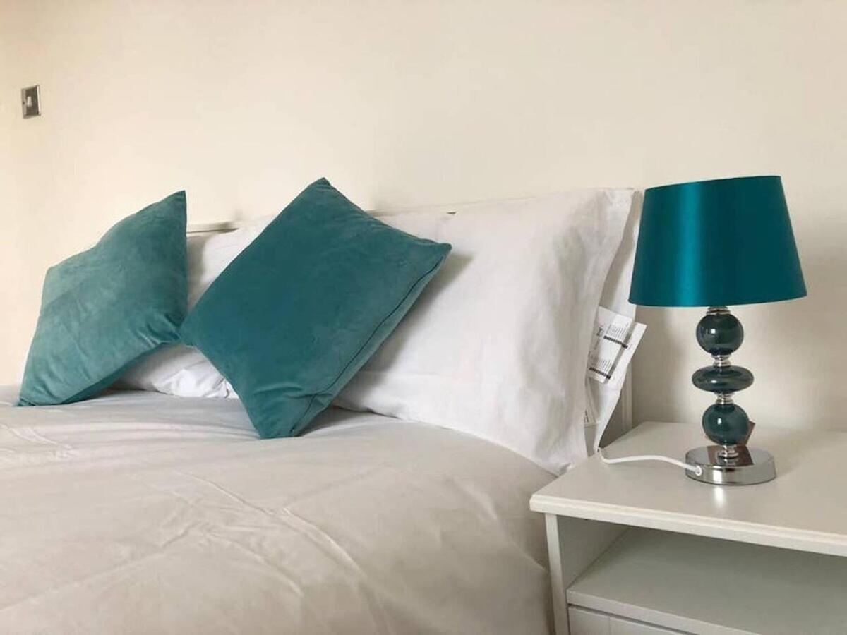 Wood Green Budget Rooms - Next To Mall & Metro Station - 10 Min To City Center Londres Extérieur photo