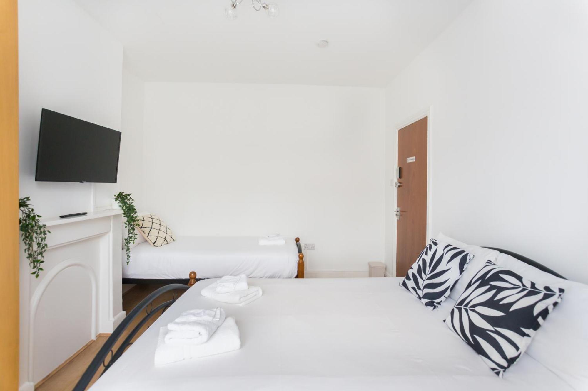 Wood Green Budget Rooms - Next To Mall & Metro Station - 10 Min To City Center Londres Extérieur photo
