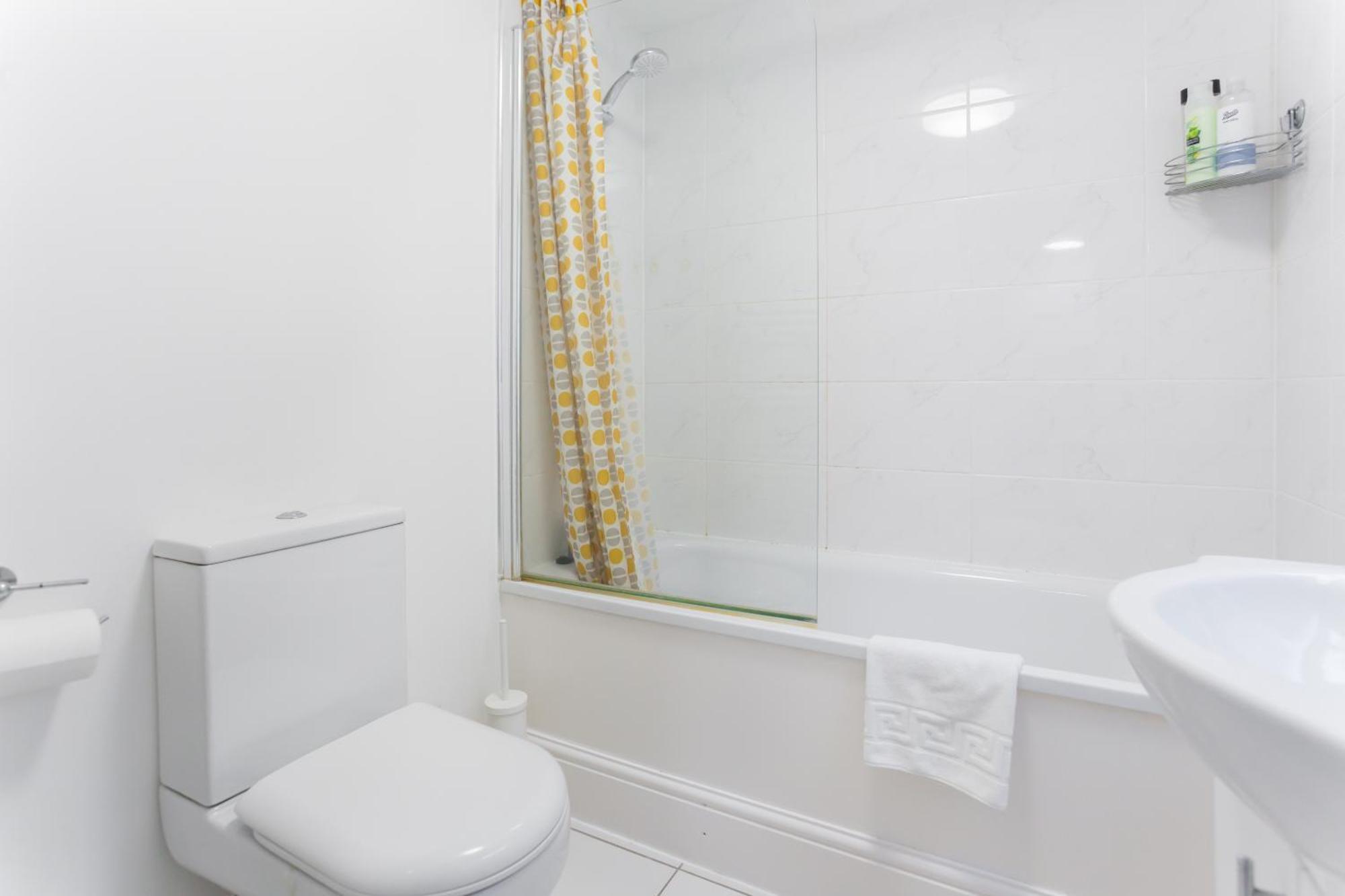 Wood Green Budget Rooms - Next To Mall & Metro Station - 10 Min To City Center Londres Extérieur photo