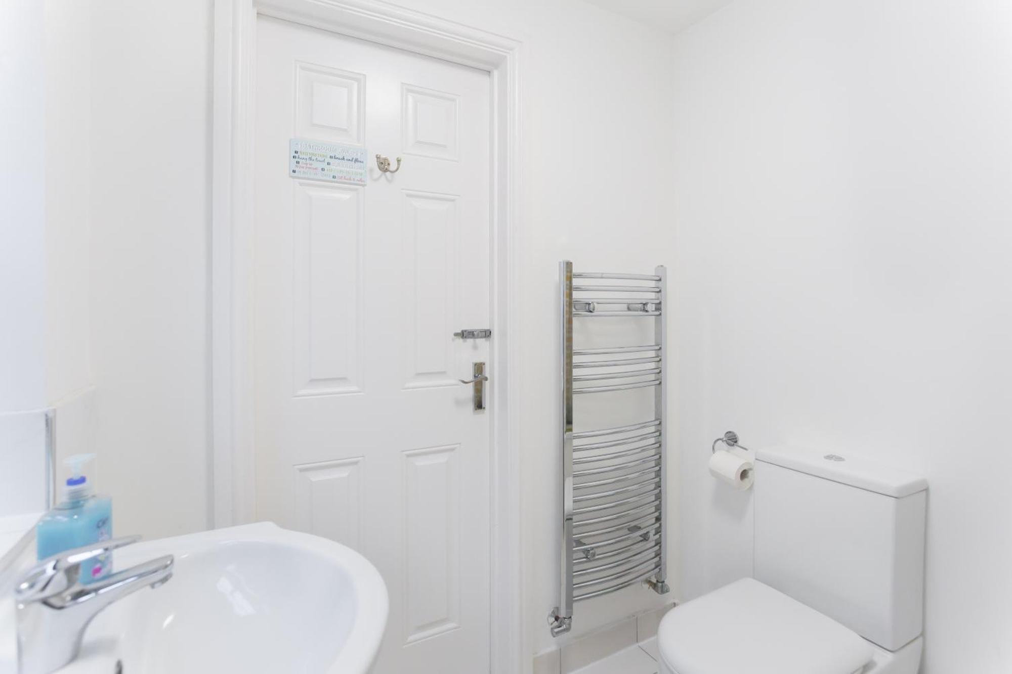 Wood Green Budget Rooms - Next To Mall & Metro Station - 10 Min To City Center Londres Extérieur photo