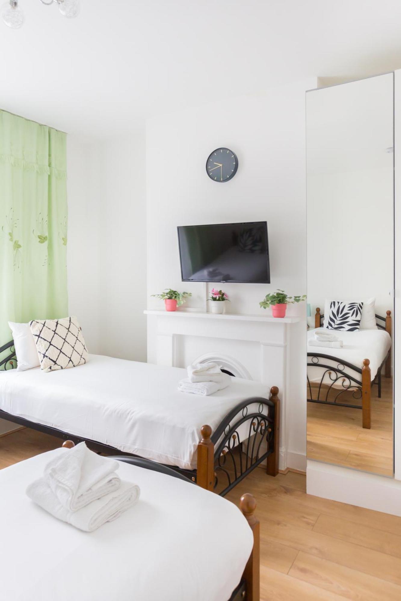 Wood Green Budget Rooms - Next To Mall & Metro Station - 10 Min To City Center Londres Extérieur photo