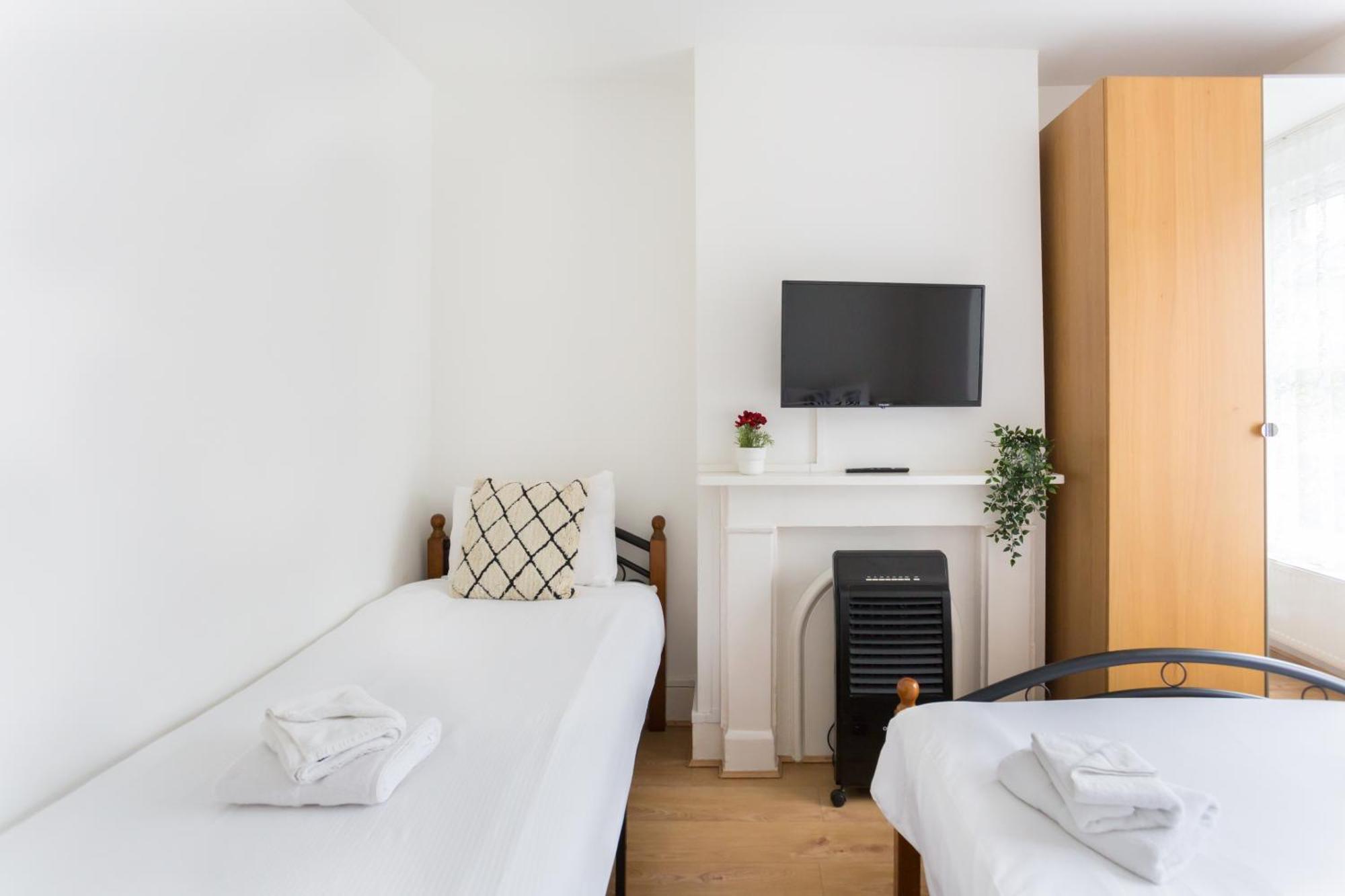 Wood Green Budget Rooms - Next To Mall & Metro Station - 10 Min To City Center Londres Extérieur photo
