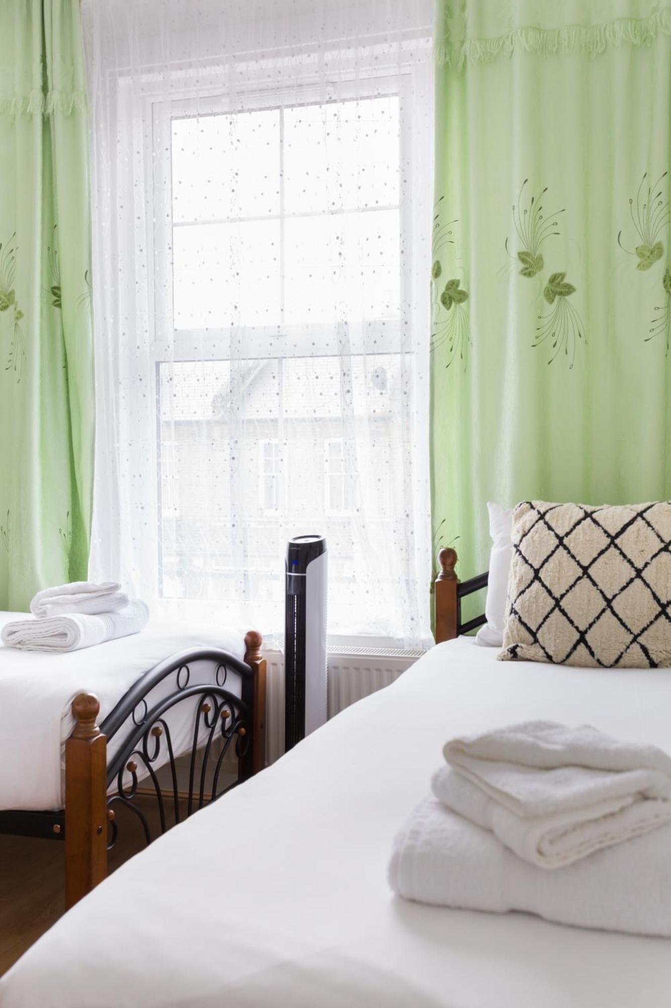 Wood Green Budget Rooms - Next To Mall & Metro Station - 10 Min To City Center Londres Extérieur photo