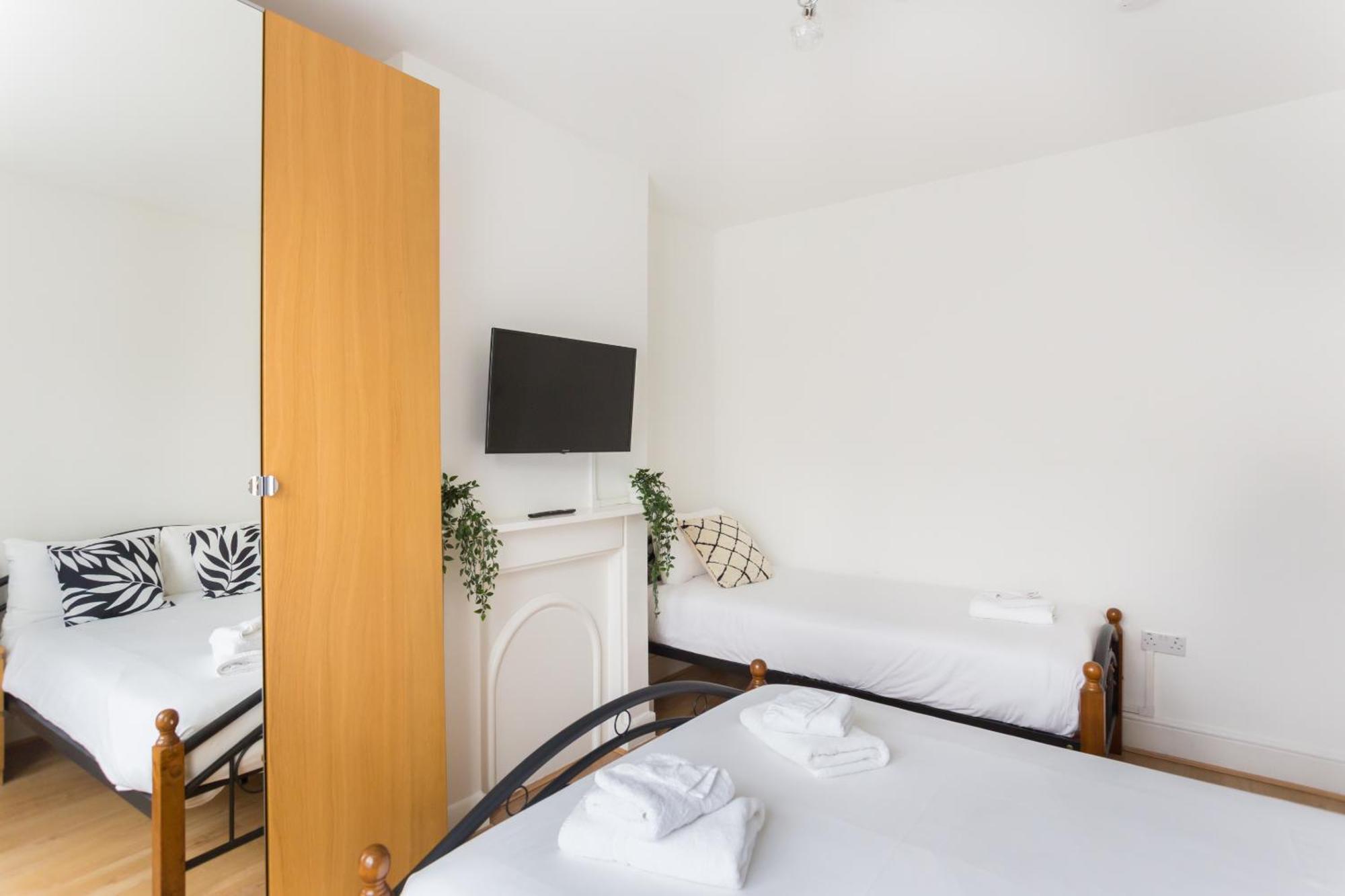 Wood Green Budget Rooms - Next To Mall & Metro Station - 10 Min To City Center Londres Extérieur photo