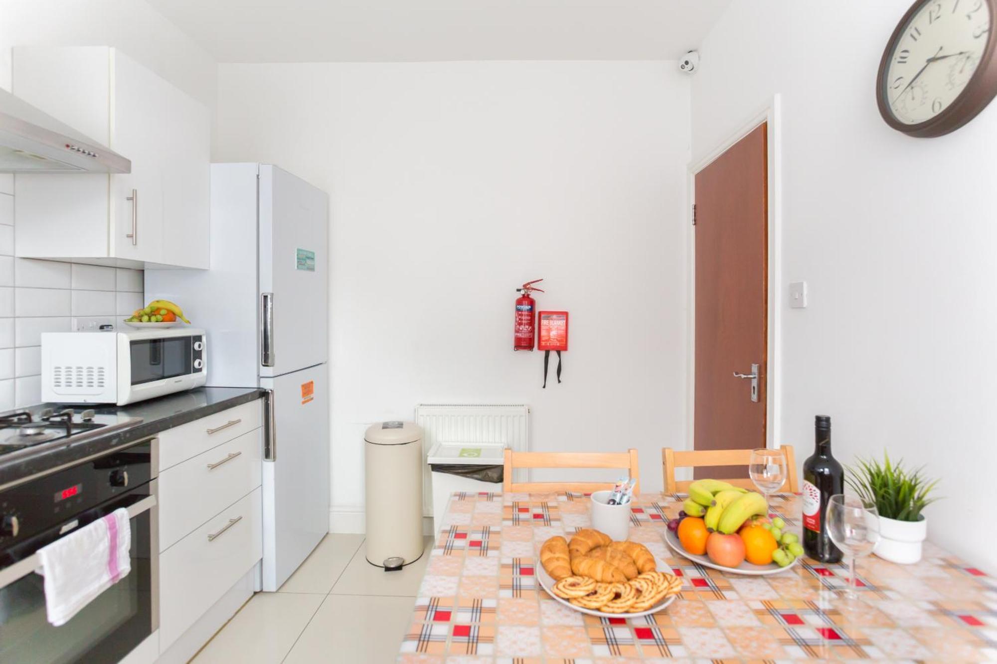 Wood Green Budget Rooms - Next To Mall & Metro Station - 10 Min To City Center Londres Extérieur photo
