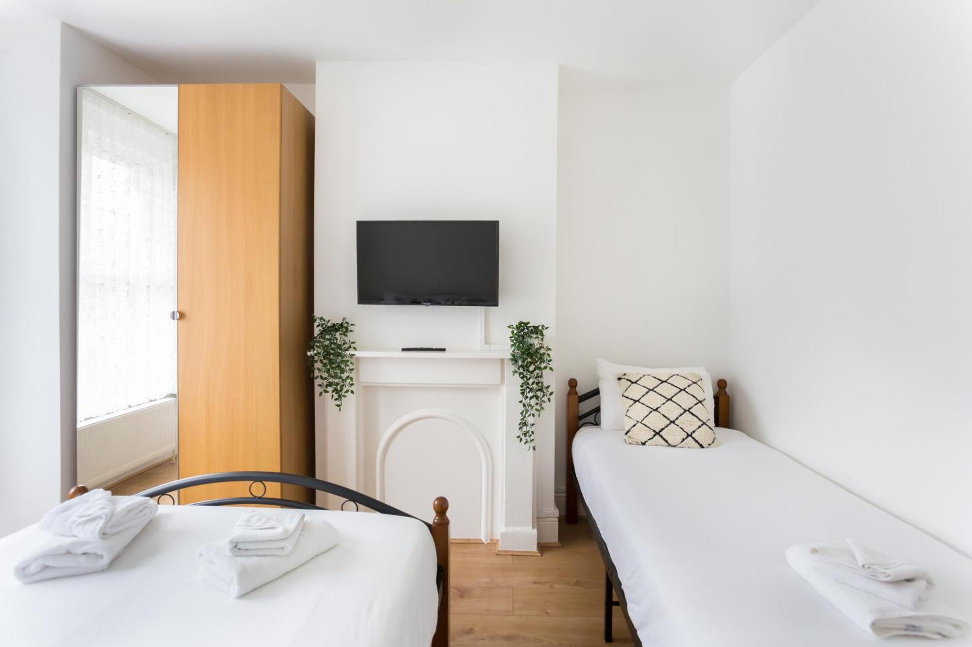 Wood Green Budget Rooms - Next To Mall & Metro Station - 10 Min To City Center Londres Extérieur photo