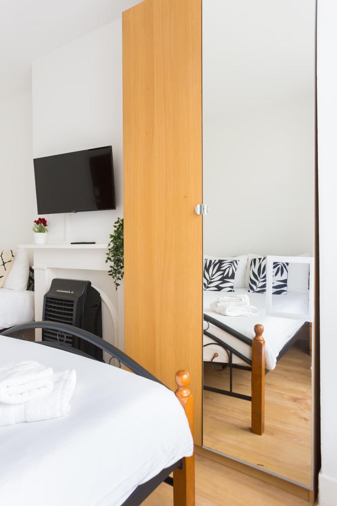 Wood Green Budget Rooms - Next To Mall & Metro Station - 10 Min To City Center Londres Extérieur photo